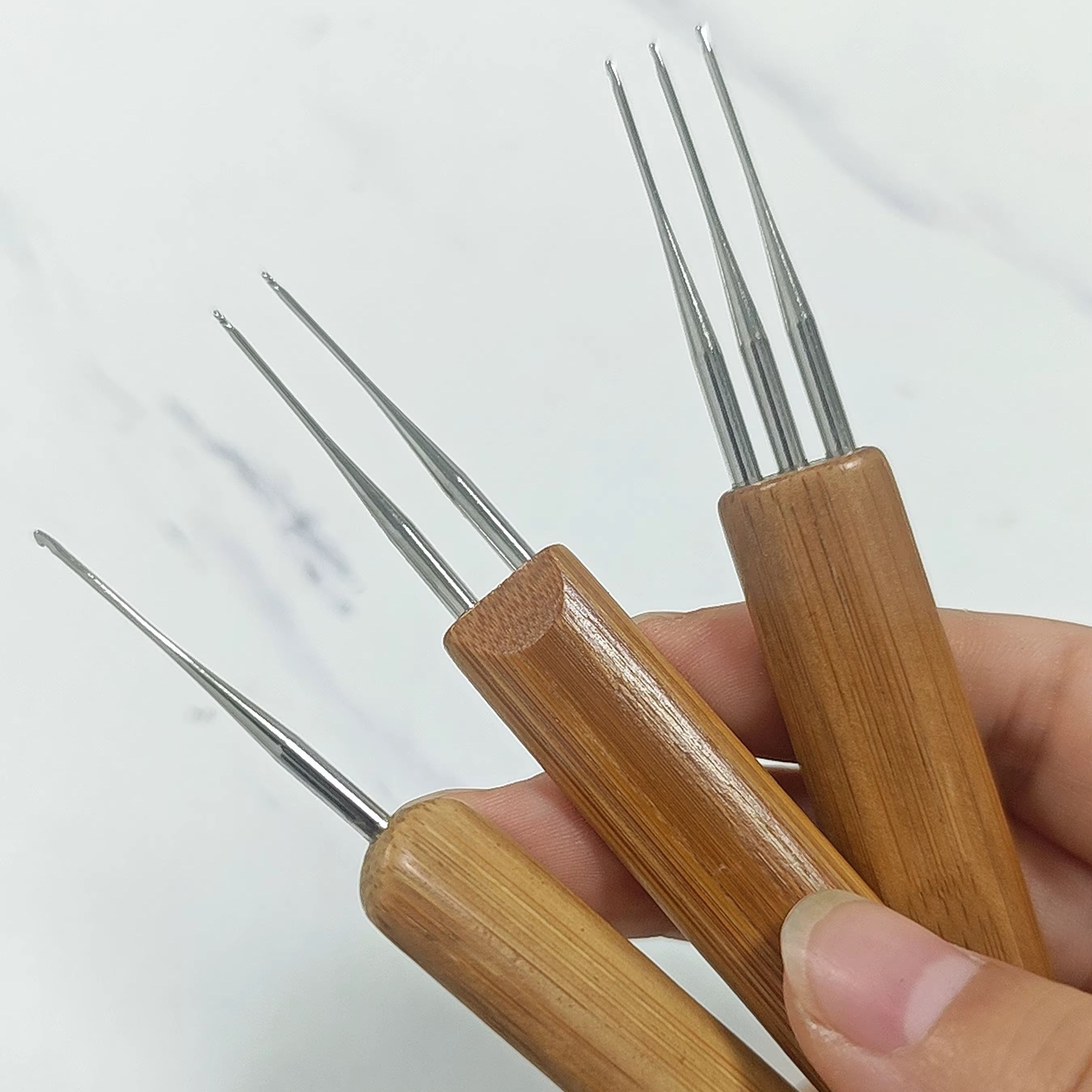Wooden Crochet Hooks Ergonomic Handle - เข็มโครเชต์ตามหลักสรีรศาสตร์พร้อมด้ามไม้ไผ่ เครื่องมือเย็บปักถักร้อย DIY สำหรับงานฝีมือ เข็มถักสำหรับบ้านและสวน